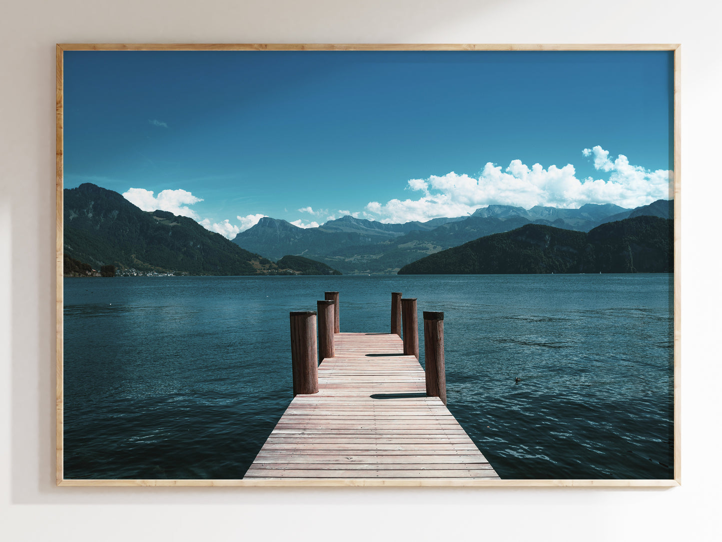 Crystal Shores – Lake Thun’s Stunning View Decor