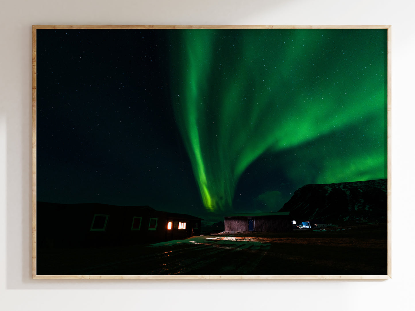 Westfjords Serenity – Dancing Lights of the Arctic Art