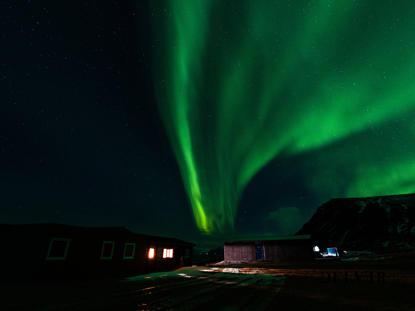 Westfjords Serenity – Dancing Lights of the Arctic Art